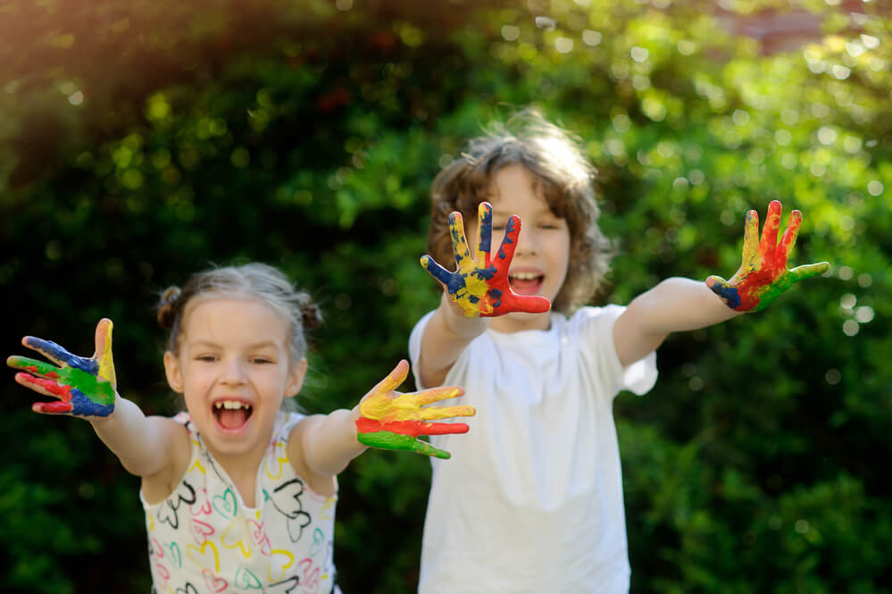 Post do blog da Meu Mundo Personaizado com ideias e dicas diferentes de brincadeiras para festa infantil