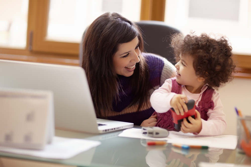 Dicas para mães terem uma carreira bem-sucedida e uma vida pessoal com os filhos feliz