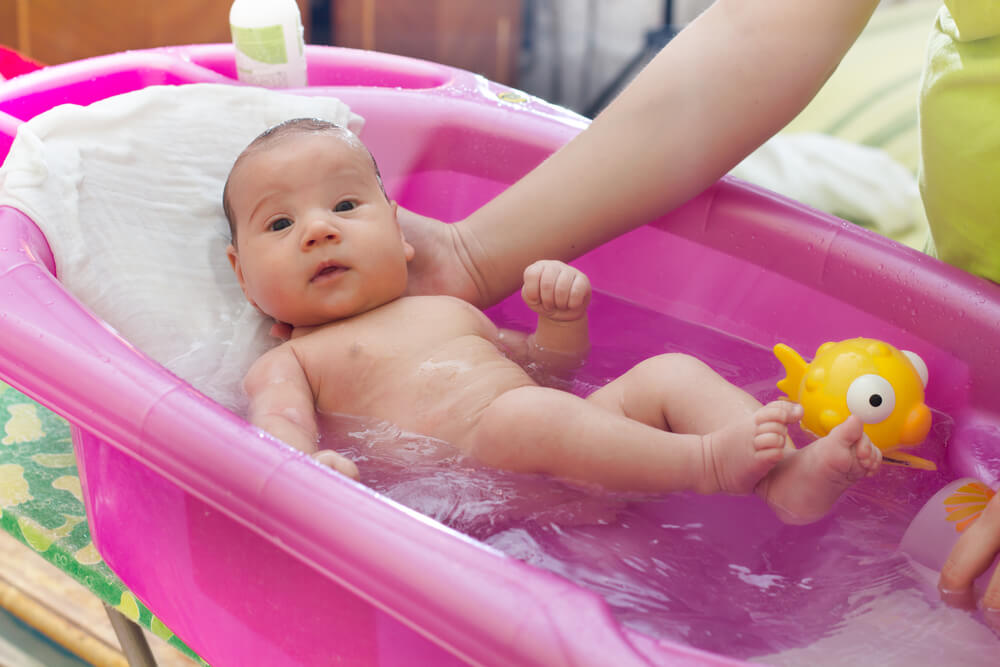Post da Meu Mundo Personalizado sobre como dar banho em recem-nascido
