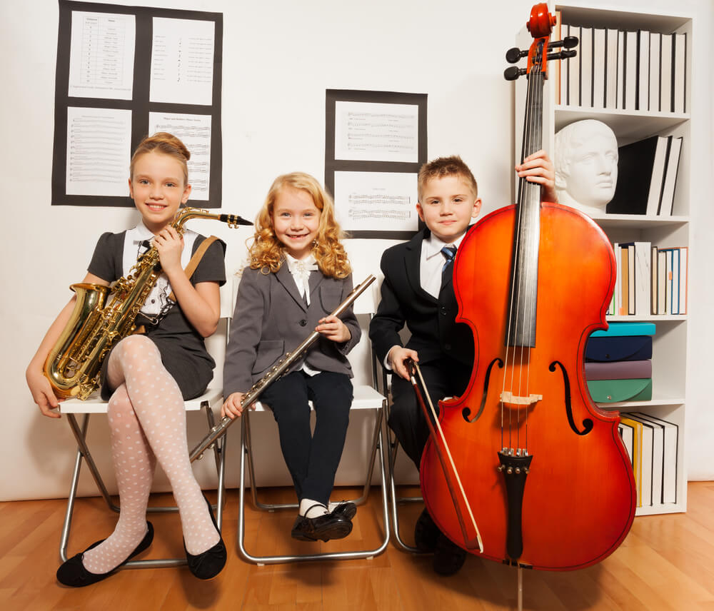 Post sobre como a musica e a musicaçizacao ajudam no aprendizado das criancas e promovem contato das criancas com a musica em geral