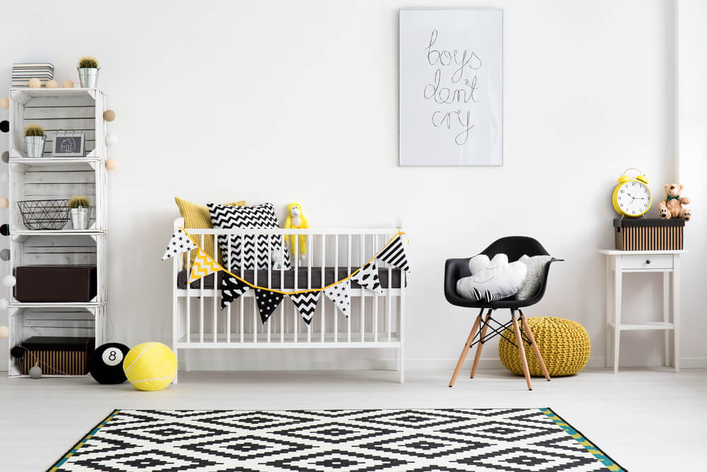 Tendencias de doracao de quarto de bebe para 2017 - branco, amarelo e linhas geometricas