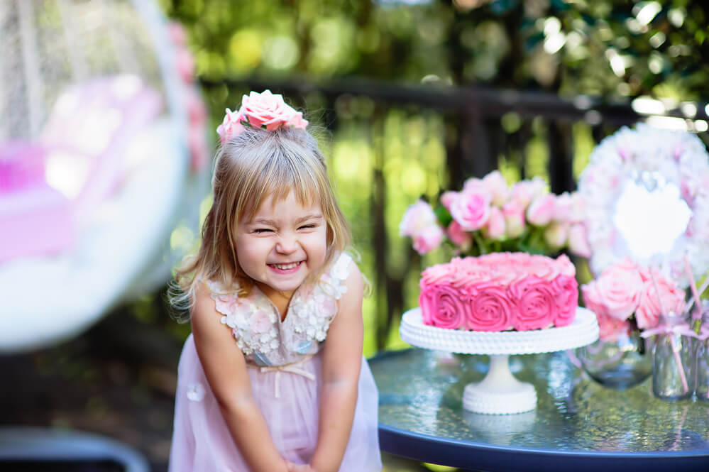 bolo de aniversário infantil com tema as princesas 