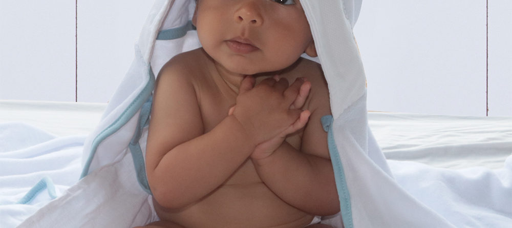 Toalha bebê com capuz personalizada com o nome do bebê