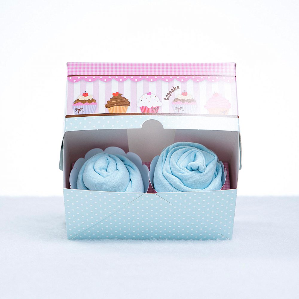 Caixa 2 cupcakes roupas bebe azul menino