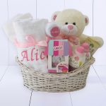 Cesta Nascimento Bebe Com Kit Banho Rosa e Branco