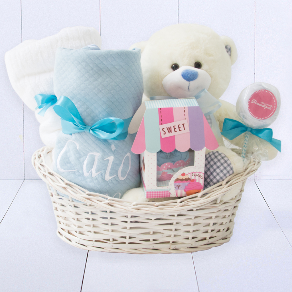 Cesta presente bebe com toalha azul meninos