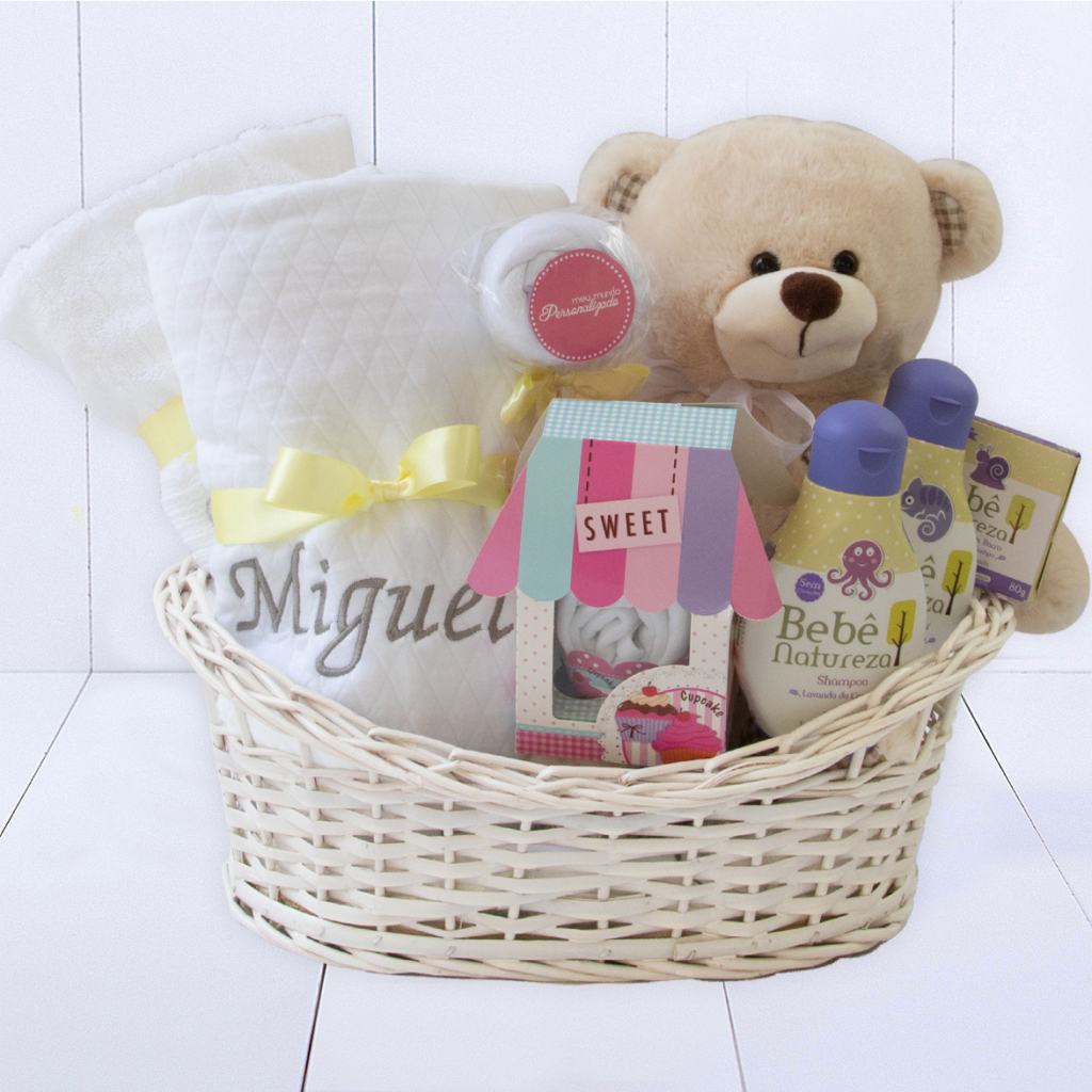 Cesta com Kit Banho – branca neutra – NOVA – fundo nosso tablado