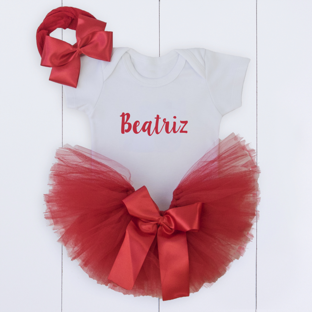 Body Bebe Personalizado e Saia Tutu – Personalizado com nome no coração – fundo tablado