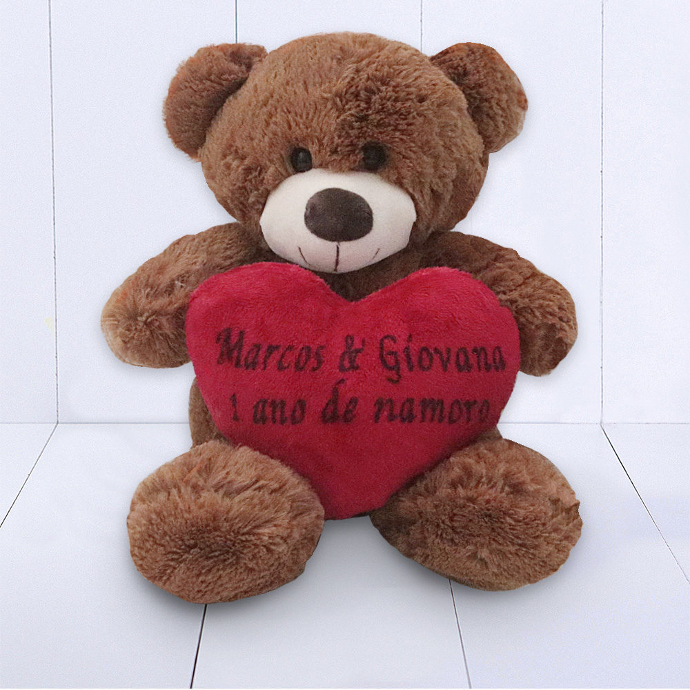Presente 1 ano de namoro - urso de pelúcia com coração personalizado