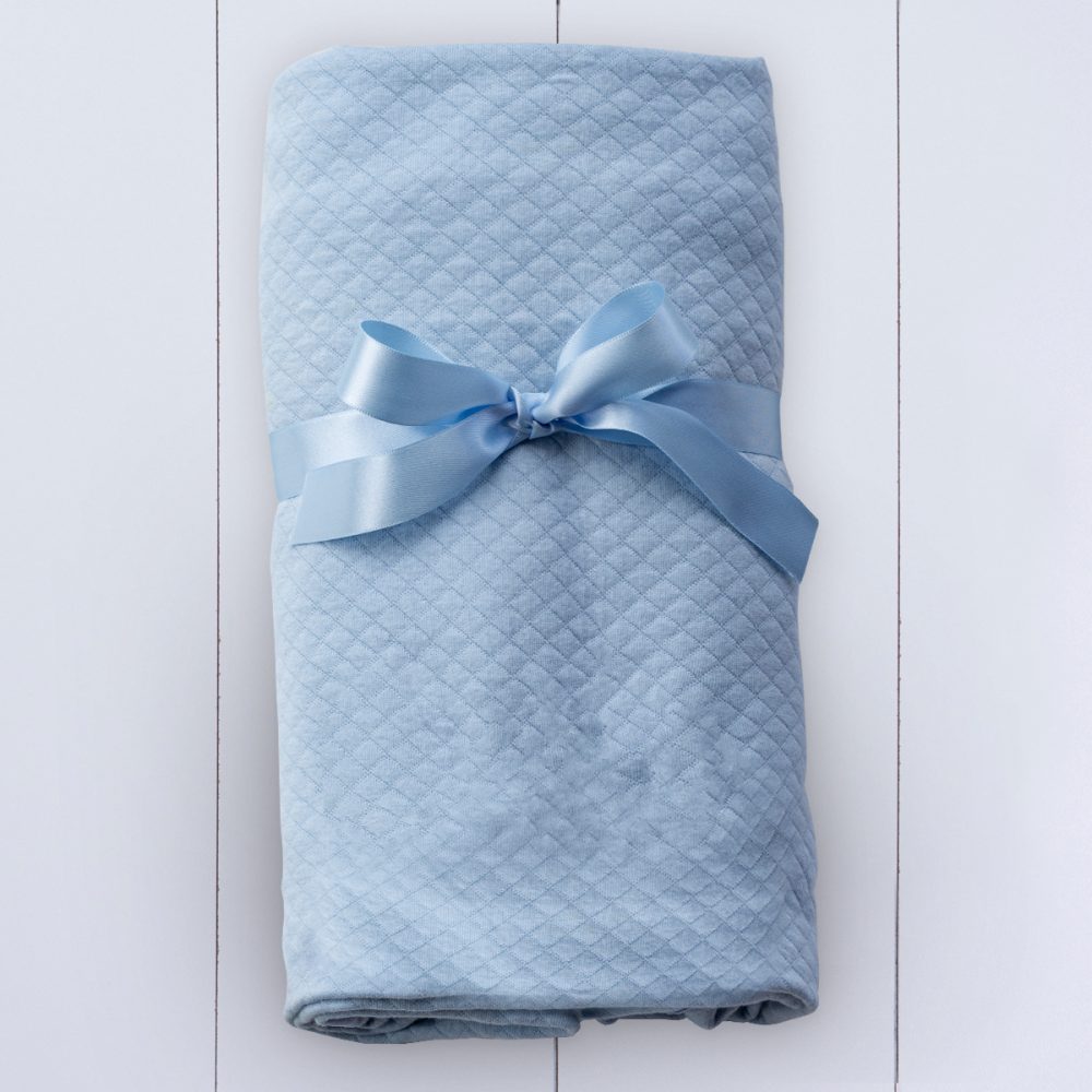 Presente para recem-nascido menino - manta matelasse azul