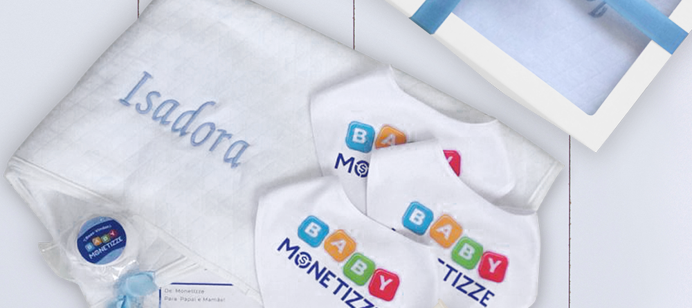 Kit parentalidade corporativo com manta, 3 babadores e body bebê. Comprar