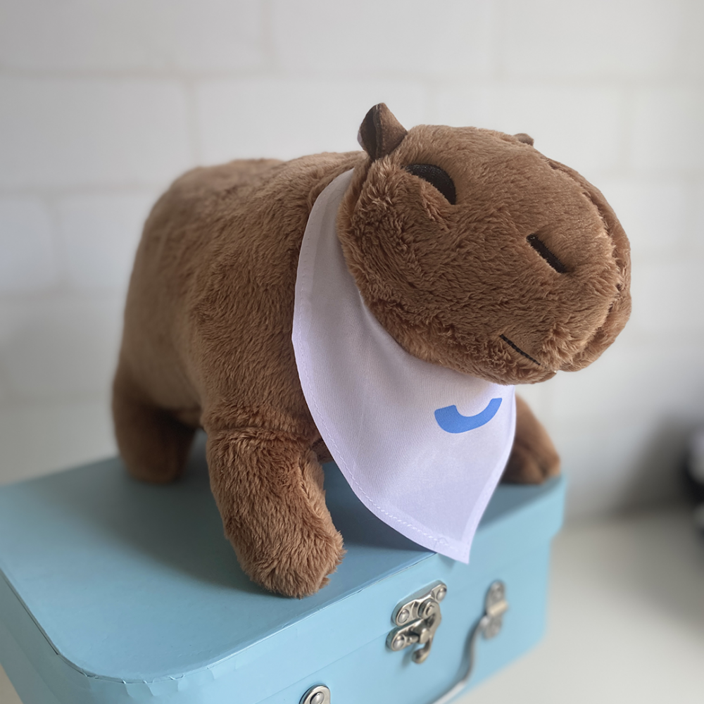 Brinde corporativo - Capivara de pelúcia com bandana personalizada com logo ou arte
