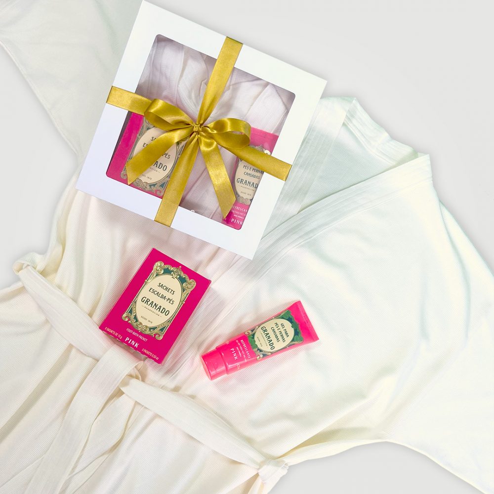 kit presente corporativo feminino com roupão gel para pernas cansadas e saches escalda pes. Comprar