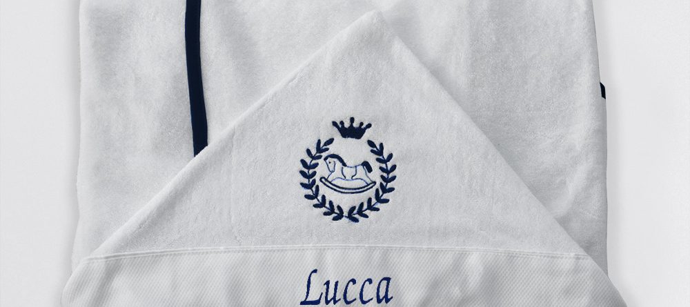 Toalha bebê macia com capuz personalizada com nome azul marinho